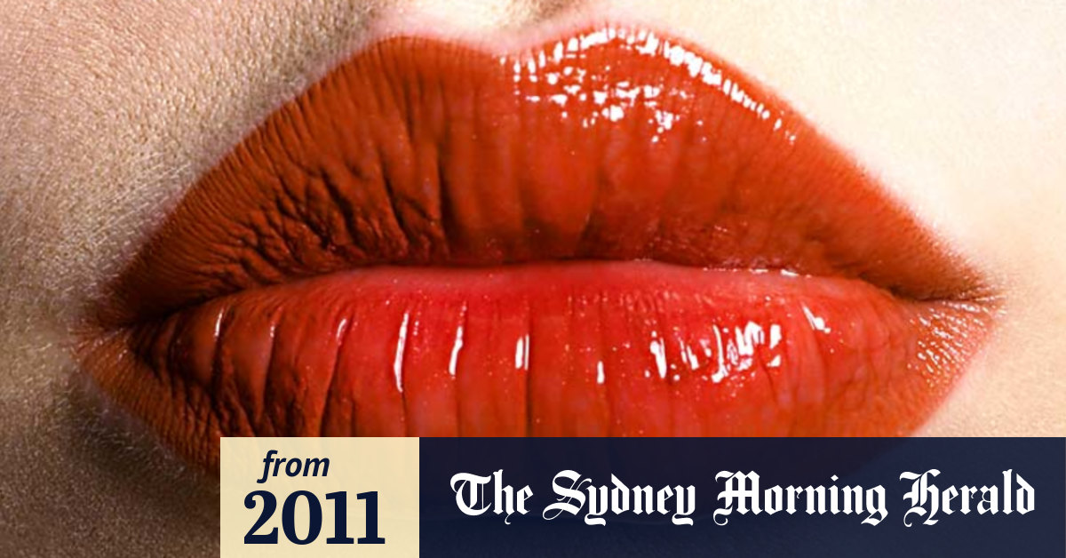 Video The science of kissing